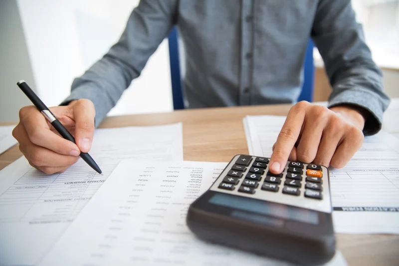 Queda dos juros: como esse movimento impacta a vida financeira do brasileiro