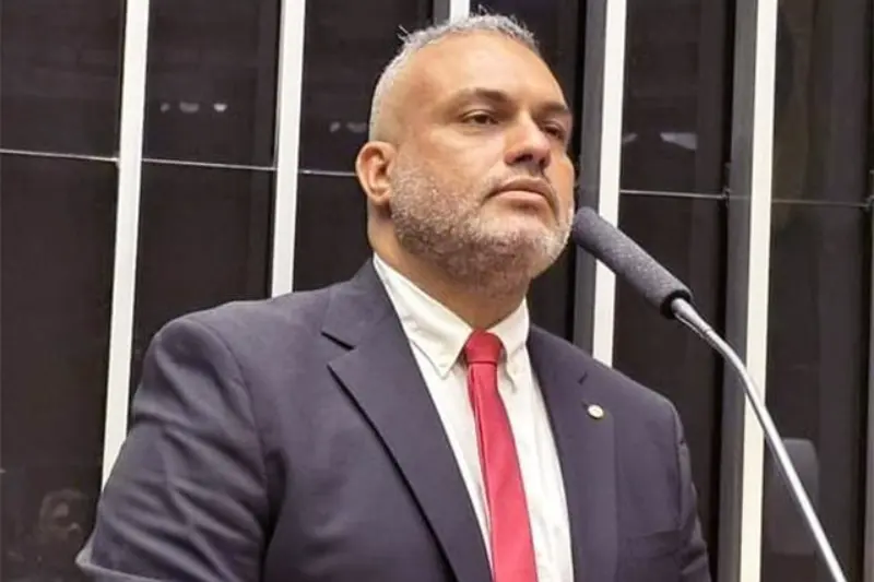 Projeto proíbe cancelamento de plano de saúde de idosos e de pessoas com câncer.