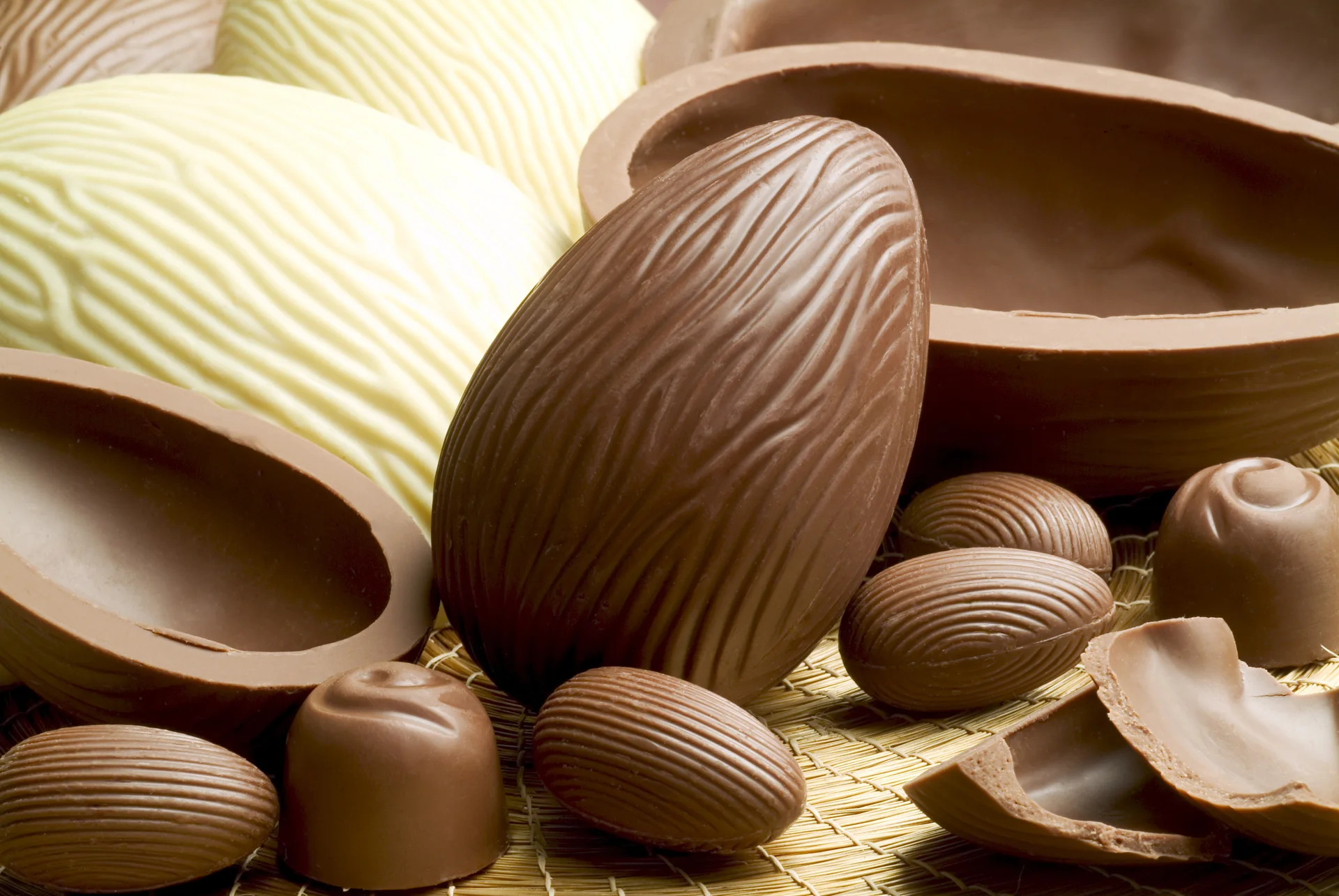 Preço do cacau desaba, mas chocolate chega 25% mais caro na Páscoa.